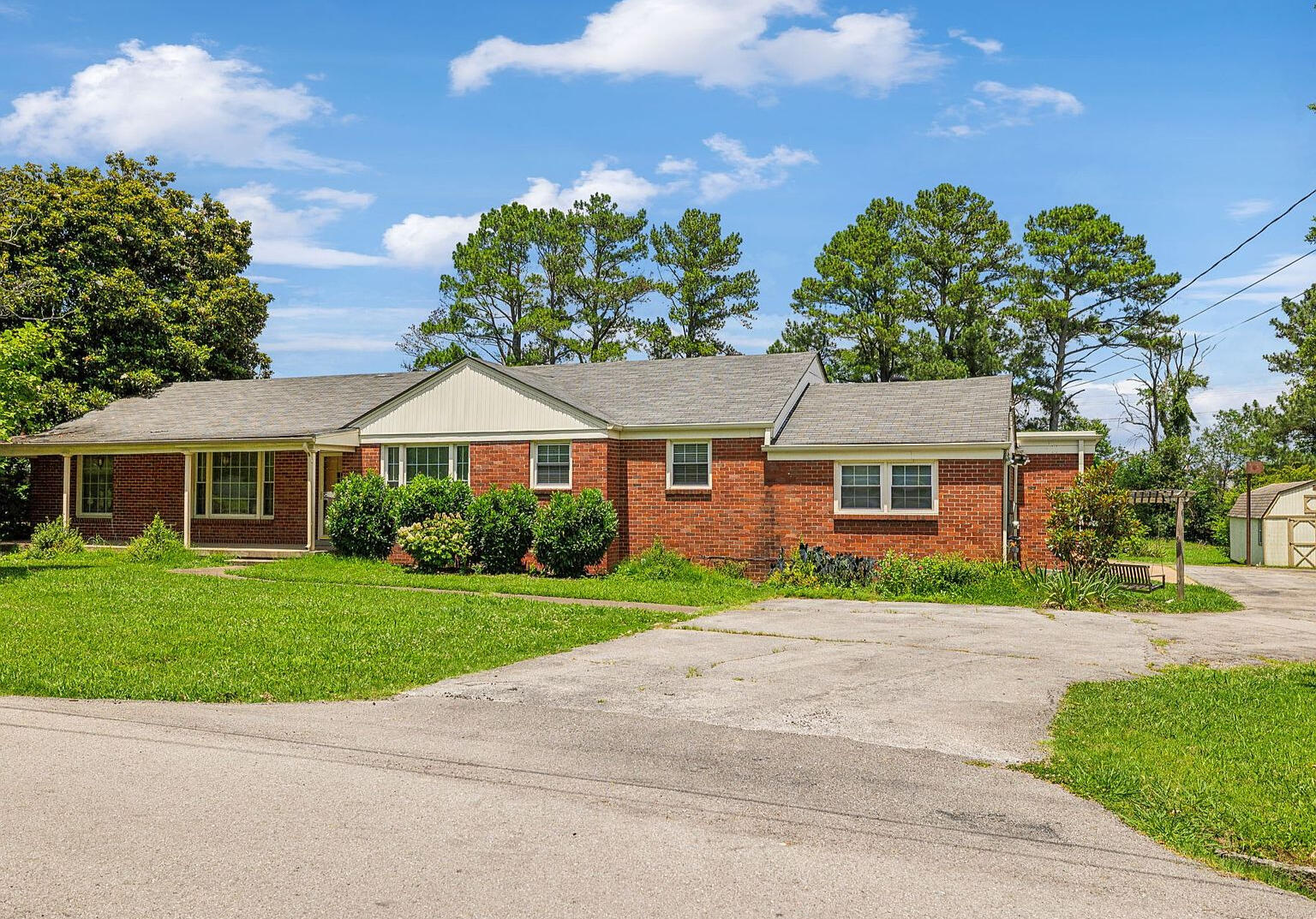 real-estate-closing-paperwork.jpg Real estate closing paperwork in Tennessee